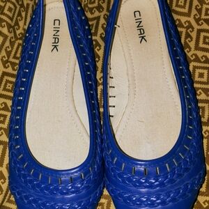Women's Cinak Vibrant Blue Flats Size 7. Great Condition.